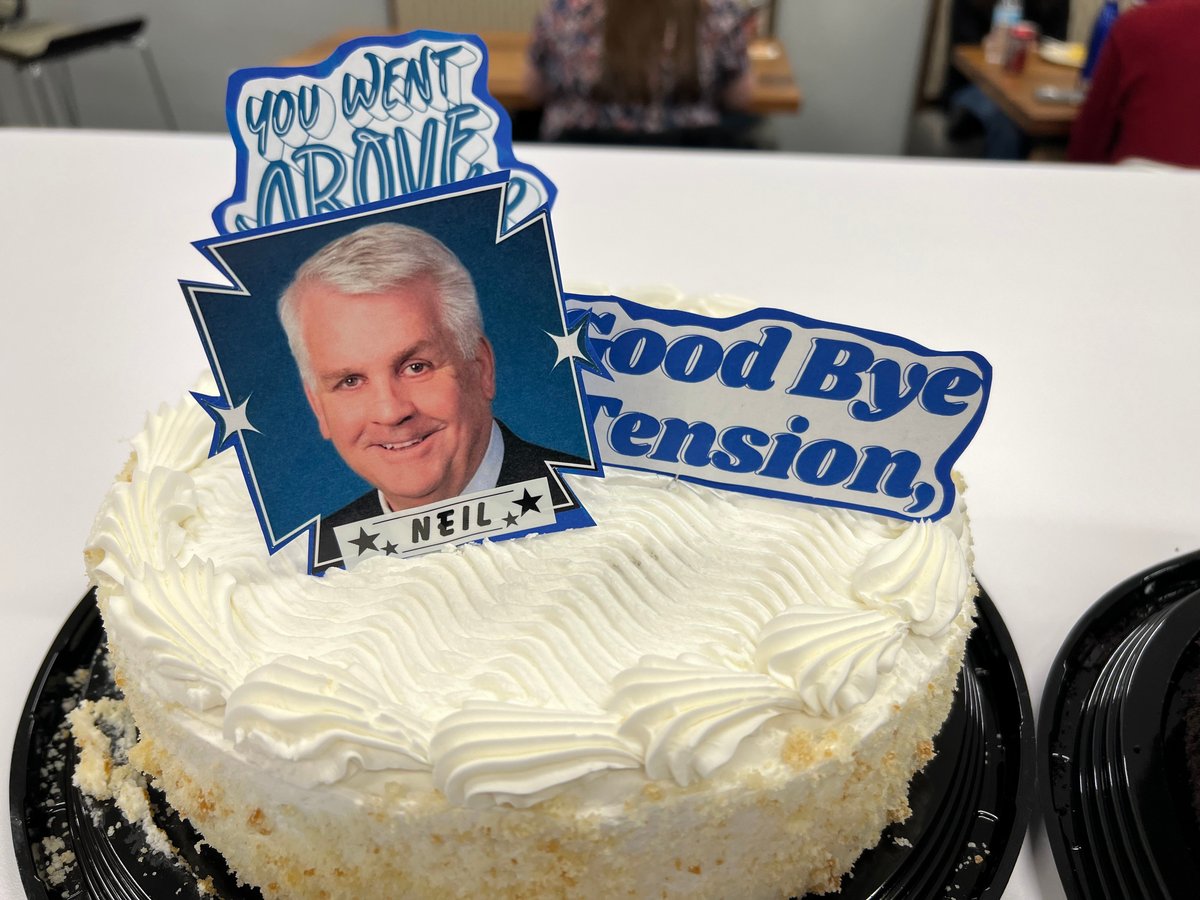Picture of a retirement cake for one of the Columbus Ohio directors